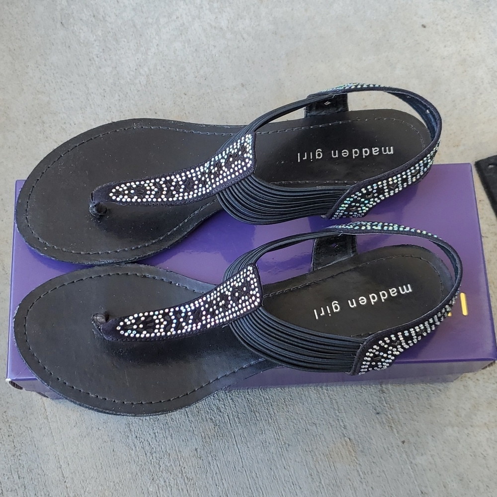 Sequence black sandals